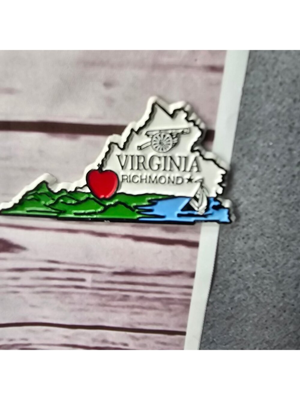 Virginia Richmond State-Shaped Souvenir Magnet With Heart & Landmarks Design